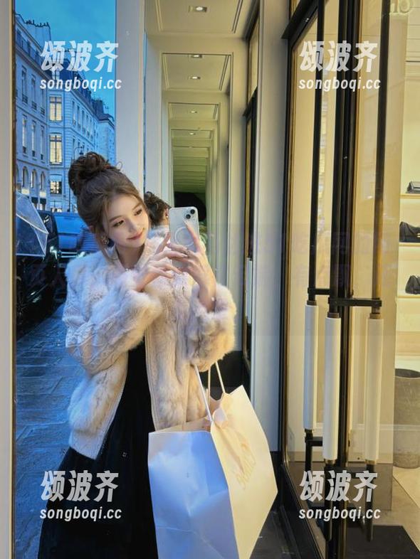 51吃瓜网 插上小马达进51吃瓜网的网页入口,感觉像漂浮在云端,有点飘,还有点晕。