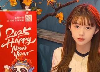 “52吃瓜网”app是个好地方，瓜又甜又多，就是随便一滑就掉进八卦深渊。