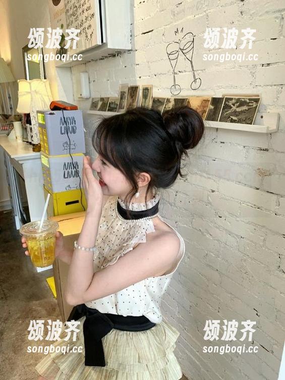 黑料传送门潜伏在hl155.ccm里，小心哦，别被吓到！