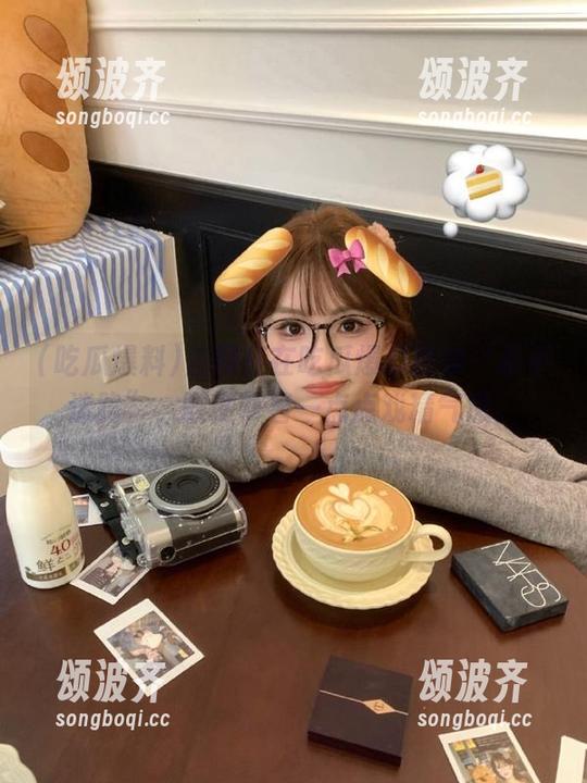 当网红在吃瓜爆料教你“永不迷路”，顺便带着一点点戏精气息。