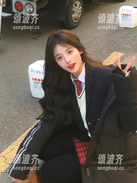 “吃瓜论坛”app里的瓜，偶尔有点齁口，总是酸甜合适！