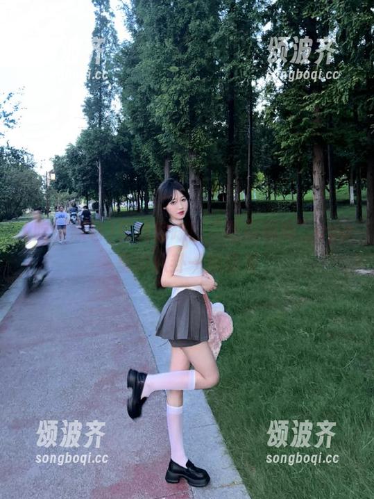 在线追踪！“吃瓜黑料”app里的八卦一触即发