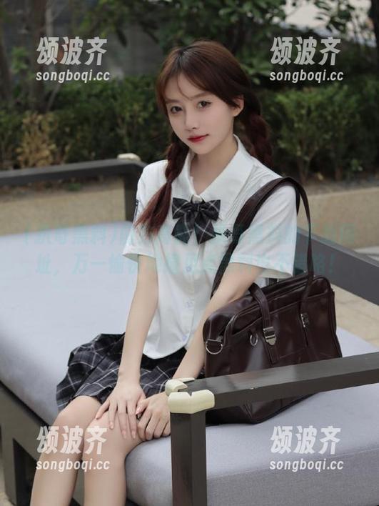 扒哥黑料 前方高能!扒哥黑料的下载网址,万一愉快地撞见点黑料也不错咯!