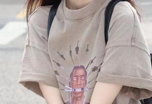 每次打开网曝黑料的“视频”，都觉得人在一场大戏里，活生生被卷进去…