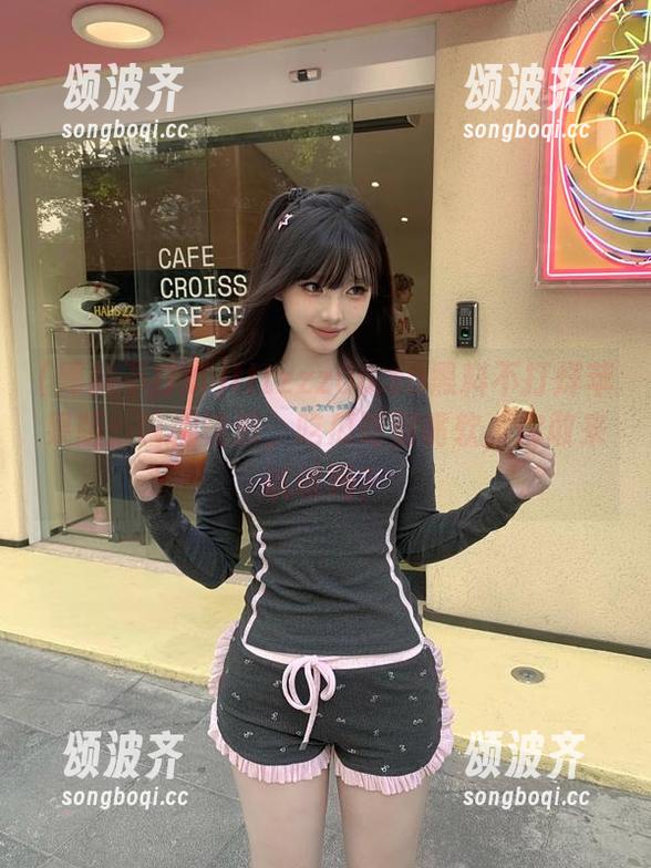 tttzzz06.su黑料不打烊苹果版：啥都能瓜，吃瓜吃到嘴软，你敢来试试吗？