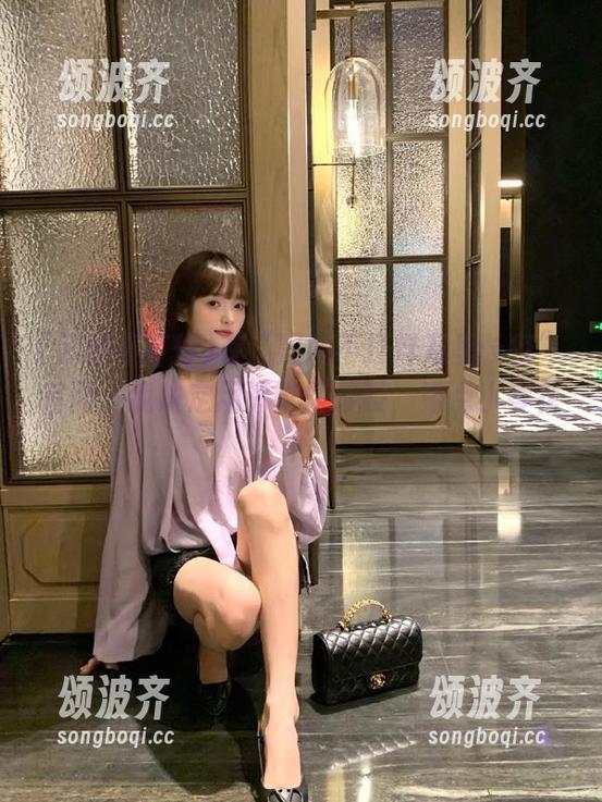 在“黑料不打烊万里长征”官网，我决定用评论区炒股，赚点小零花！