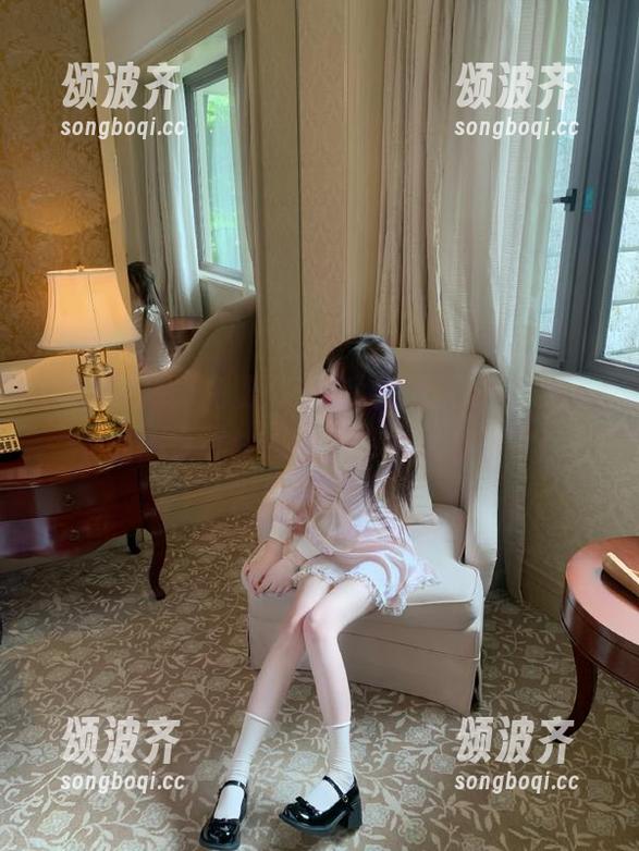 黑料在线 免费黑料在线,吃了一个又一个瓜,忍不住心中暗想:果然开胃!