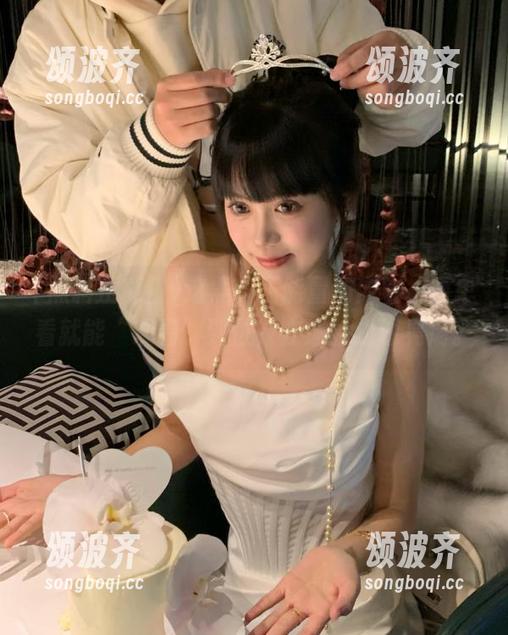 这黑料正能量的内容，简单看就能“观看”到位，在迷路边缘晃荡。