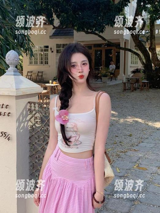 免费的网页，黑料网不打烊，在线私聊都省了电话费！