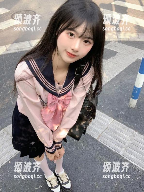 我在“黑瓜吃料”上狂收藏，今天吃的瓜真有点甜